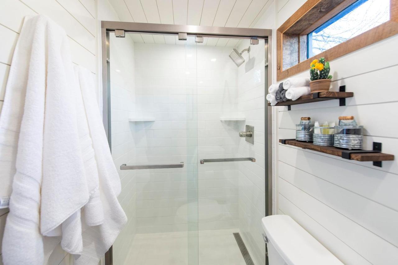 New The Lone Star Shipping Container Villa เฟรเดอริกส์เบิร์ก ภายนอก รูปภาพ